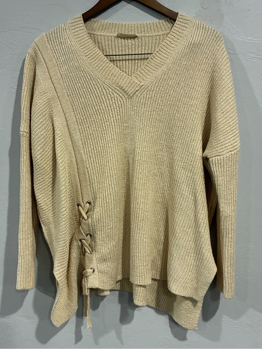 ILLA ILLA Cream V-Neck Lace-Up Side Ribbed Sweater